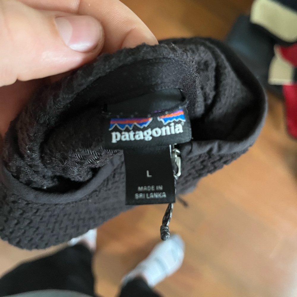 Patagonia Black zip up fleece/hoddie